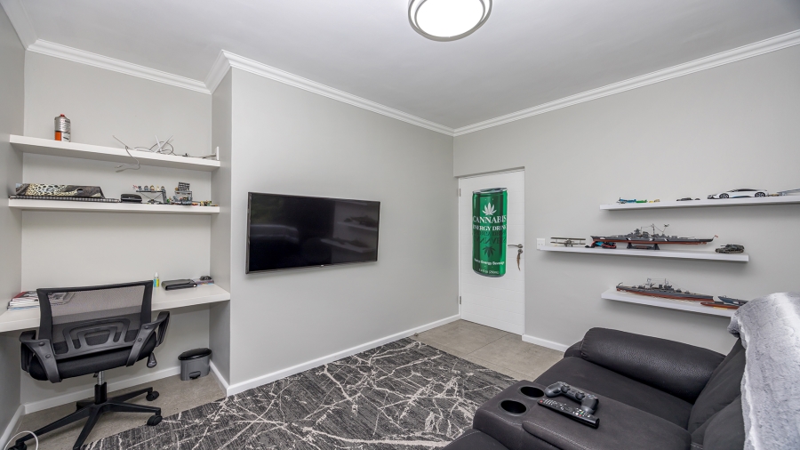 4 Bedroom Property for Sale in Parklands North Western Cape